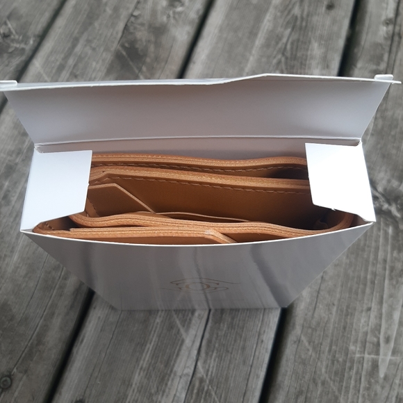 BNIB Glass Ladder Katherine Tech Organizer - Picture 13 of 13